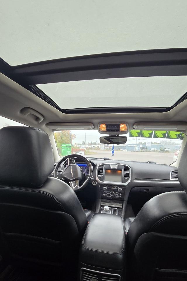 2016 Chrysler 300 Touring  - Photo #11