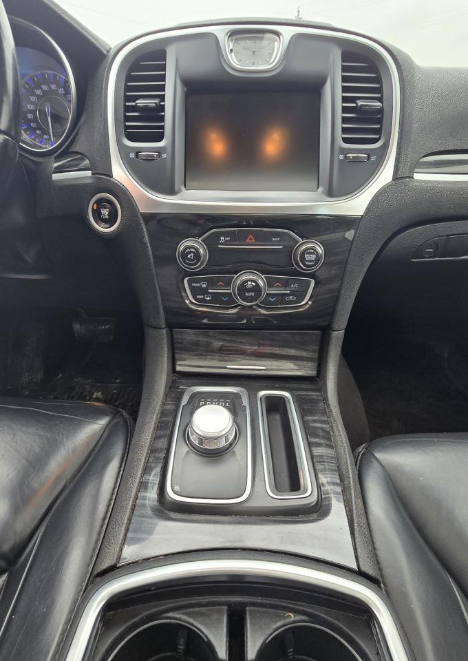 2016 Chrysler 300 Touring  - Photo #12