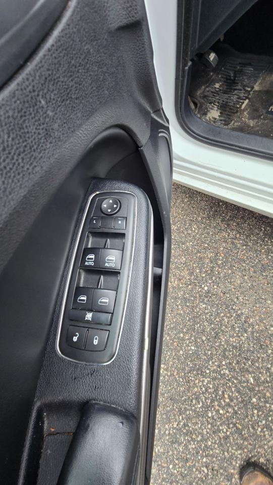 2016 Chrysler 300 Touring  - Photo #17