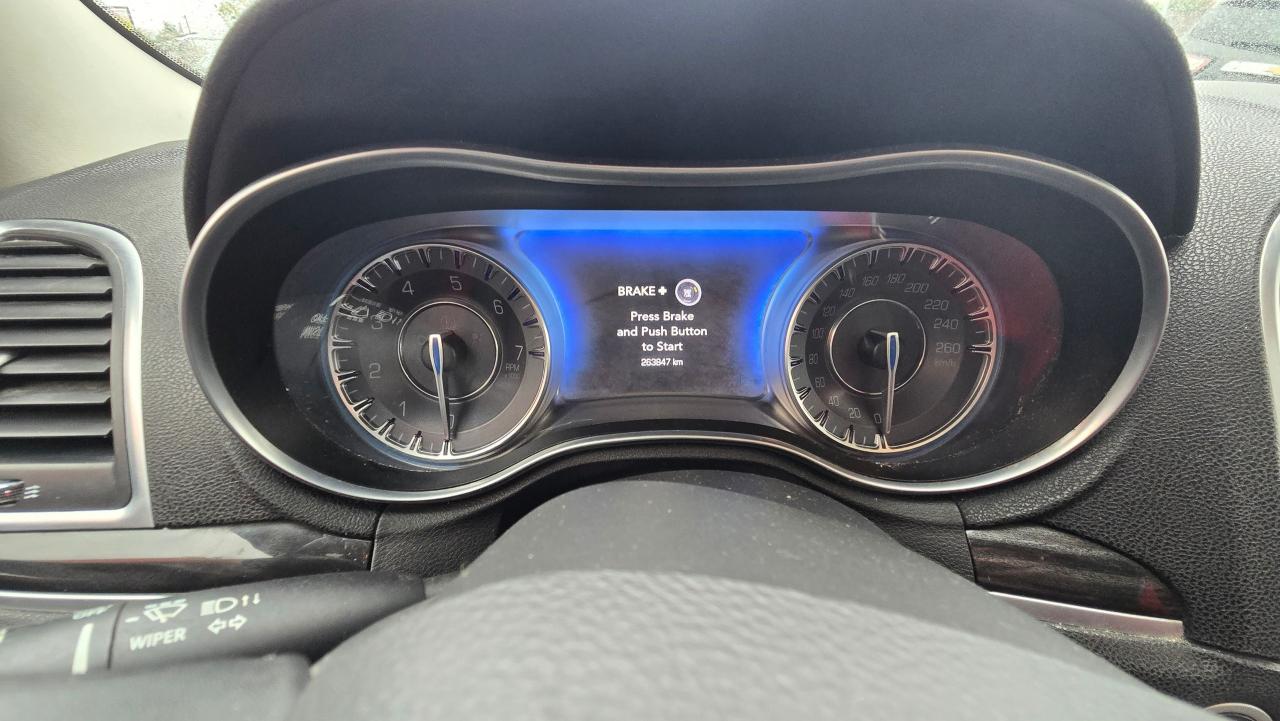 2016 Chrysler 300 Touring  - Photo #18