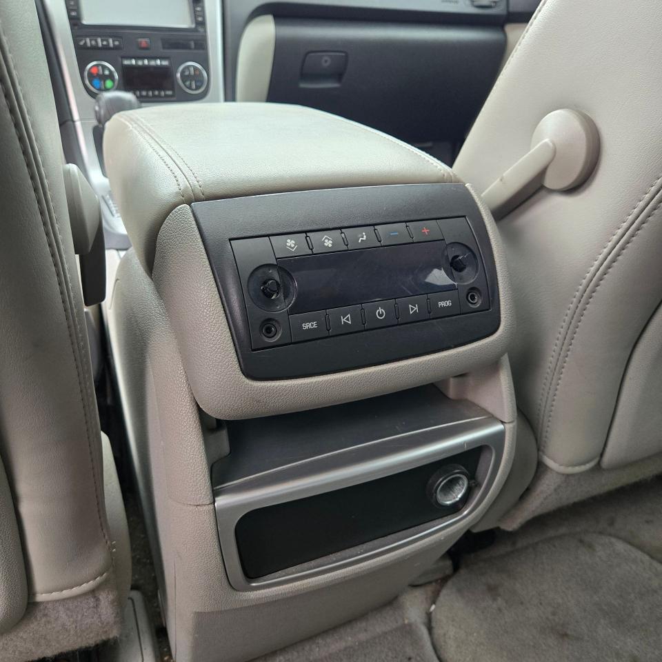 2009 GMC Acadia AWD 4dr SLT1 - Photo #24