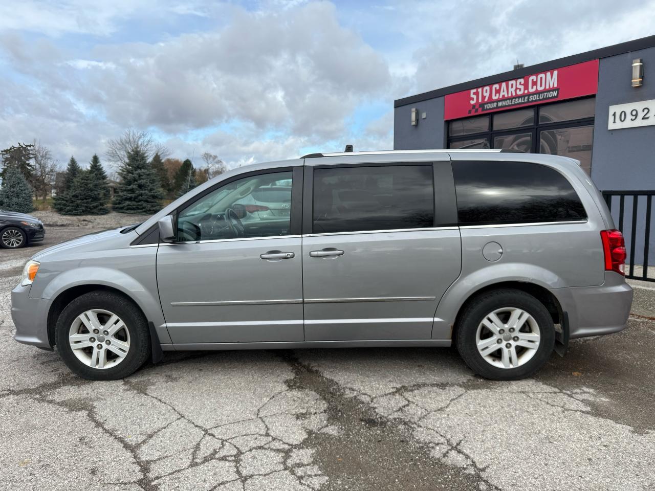 2014 Dodge Grand Caravan Crew | DVD | Backup Camera | Bluetooth - Photo #2