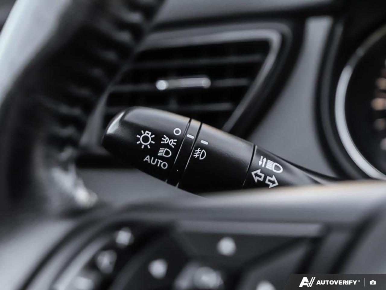 2018 Nissan Qashqai SV,AWD,ECO,R/V CAM,REMOTE START,PWR S/ROOF,H/SEATS Photo