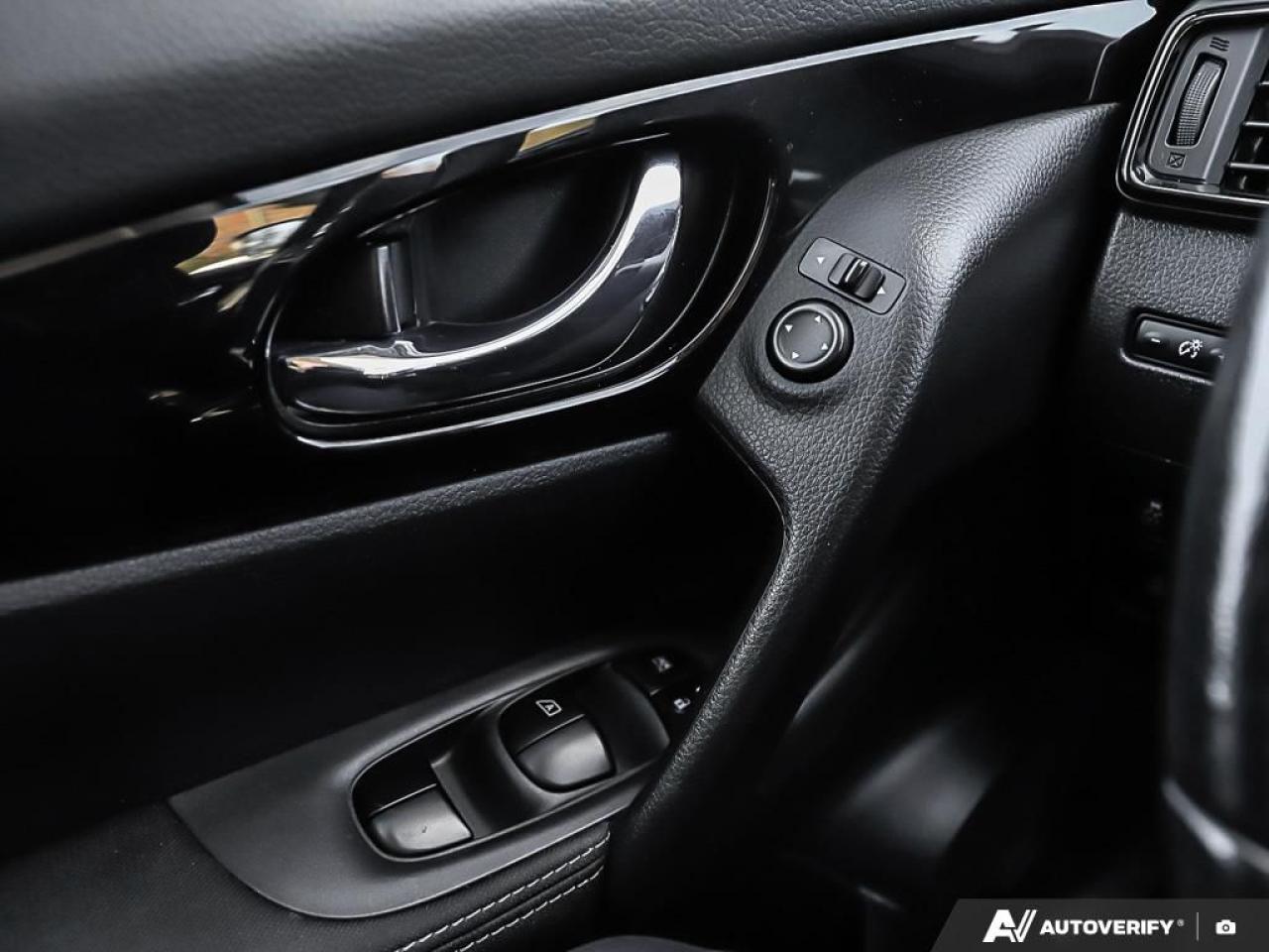 2018 Nissan Qashqai SV,AWD,ECO,R/V CAM,REMOTE START,PWR S/ROOF,H/SEATS Photo