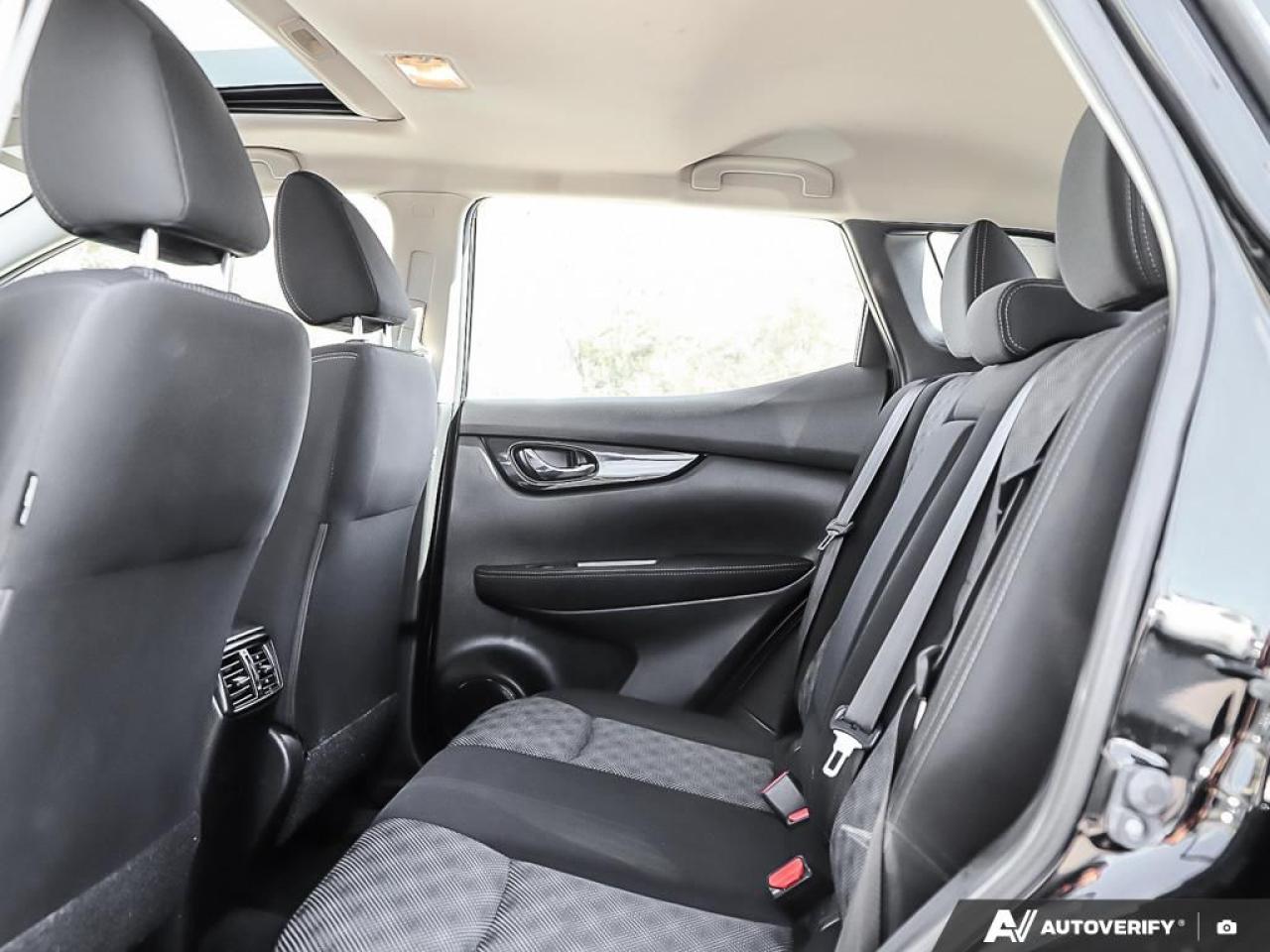 2018 Nissan Qashqai SV,AWD,ECO,R/V CAM,REMOTE START,PWR S/ROOF,H/SEATS Photo