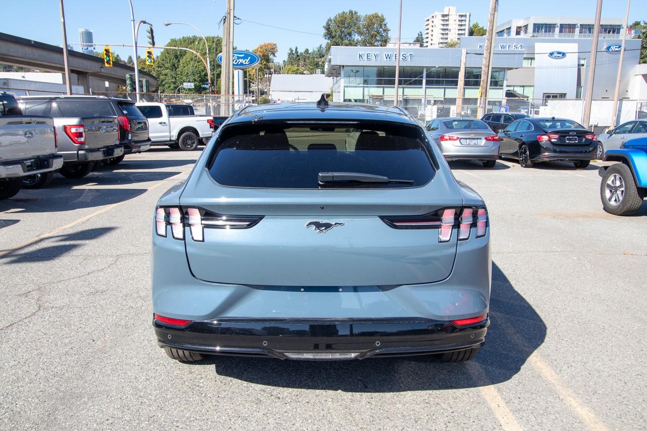 2023 Ford Mustang Mach-E Premium Photo5