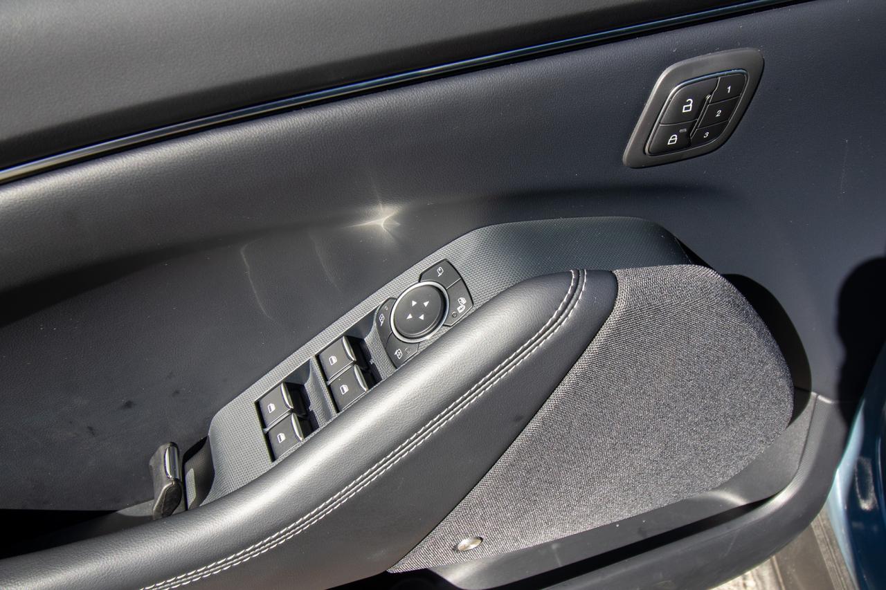 2023 Ford Mustang Mach-E Premium Photo5