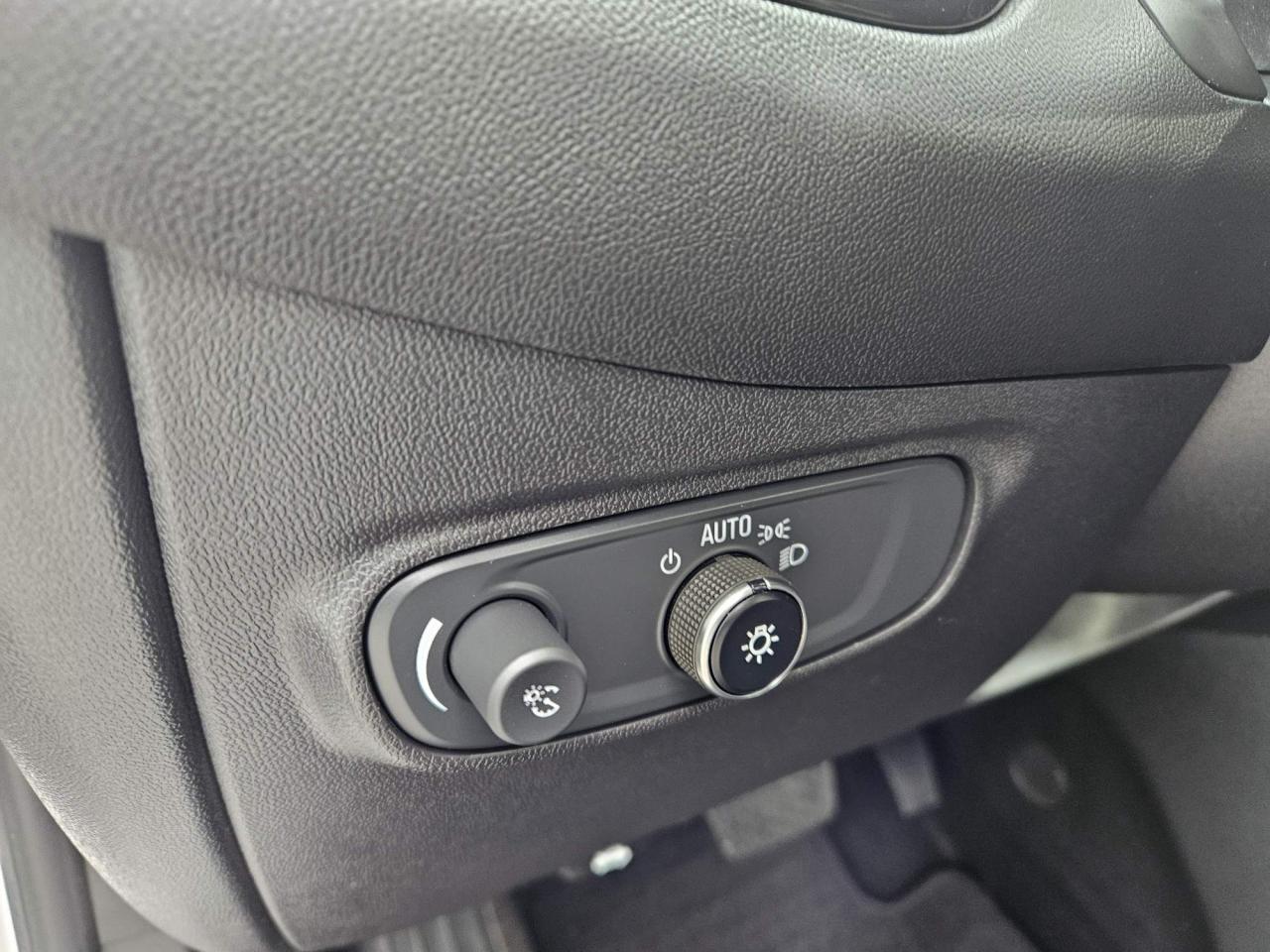 2023 Chevrolet Equinox RS One Owner | AWD | Plus Package | Navigation | Sunroof | 19" Wheels Photo