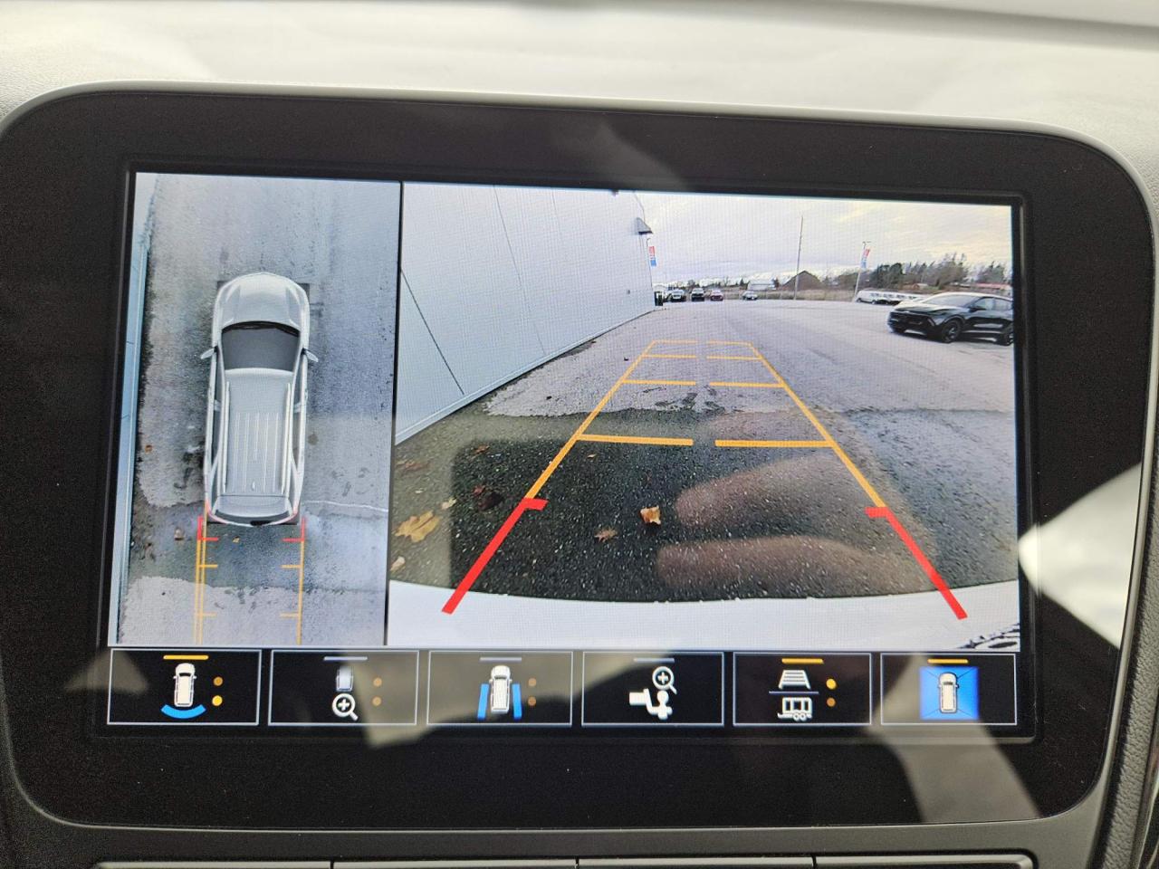 2023 Chevrolet Equinox RS One Owner | AWD | Plus Package | Navigation | Sunroof | 19" Wheels Photo