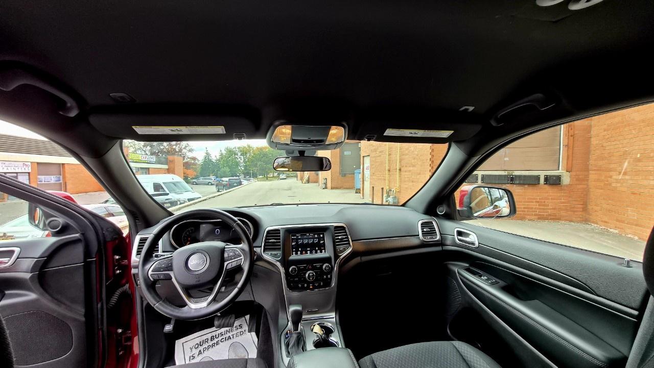 2018 Jeep Grand Cherokee LAREDO 4x4 - Photo #9