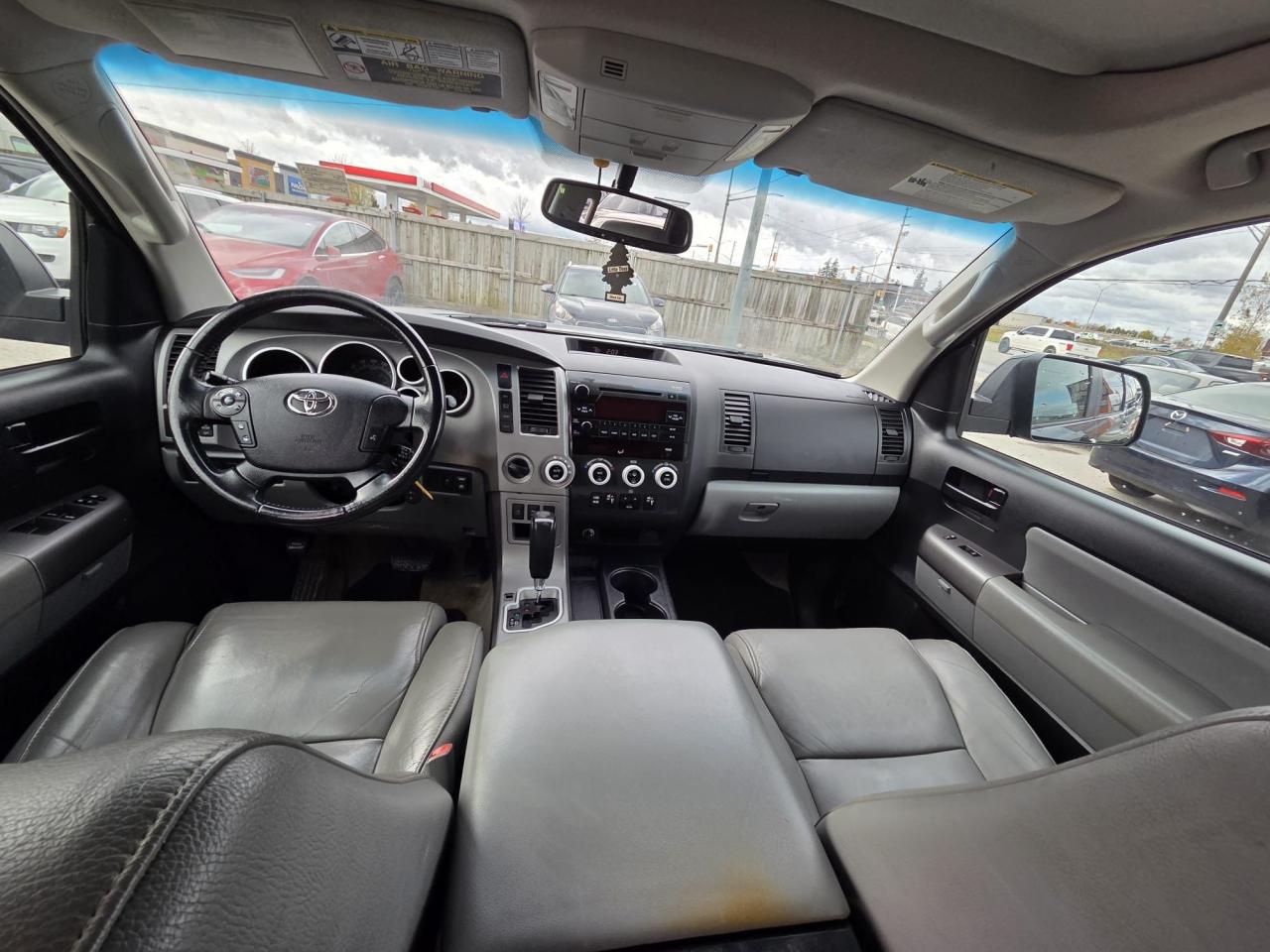 2011 Toyota Sequoia SR5, NO ACCIDENTS, 4X4, CERTIFIED - Photo #13