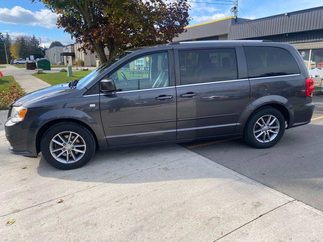 Used 2014 Dodge Grand Caravan SXT for sale in Waterloo, ON