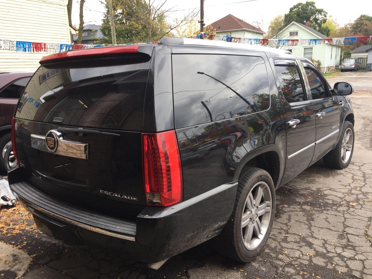 2011 Cadillac Escalade ESV Premium ESV "Rust Free Fla-SUV" !!! Photo2
