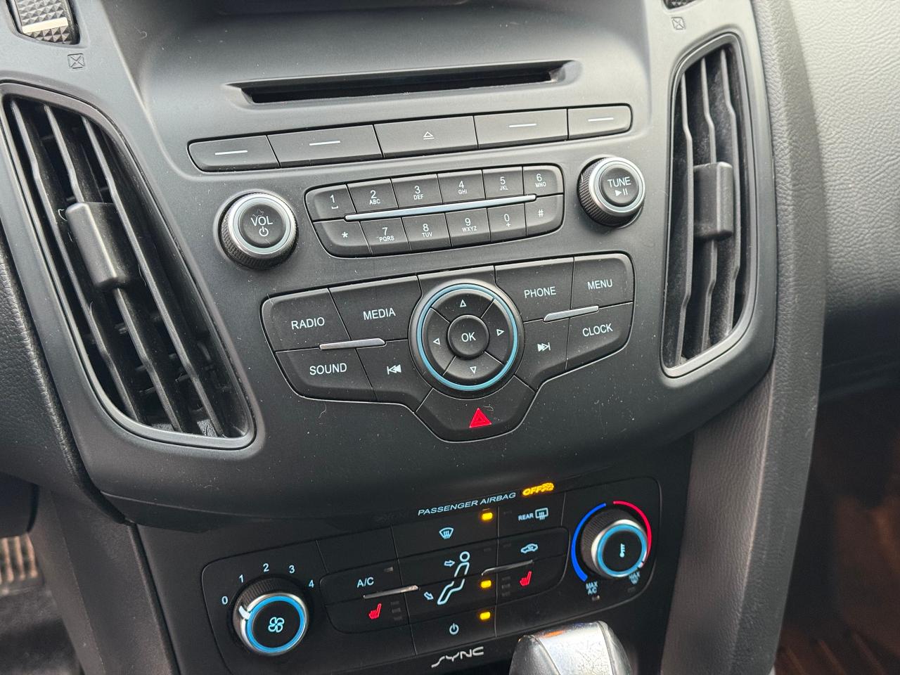 2015 Ford Focus SE **REMOTE START**HEATED SEATS/STEERING WHEEL** - Photo #24