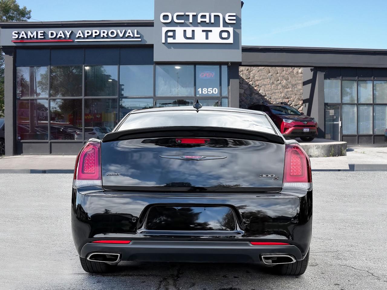 2022 Chrysler 300 S V6 Photo4