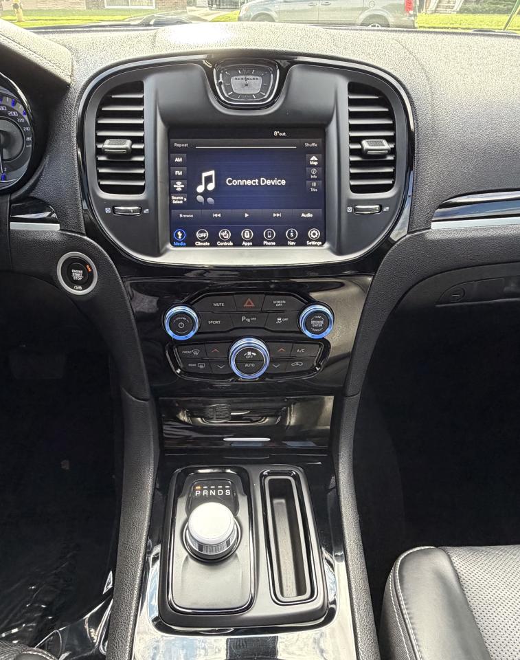 2022 Chrysler 300 S V6 - Photo #9