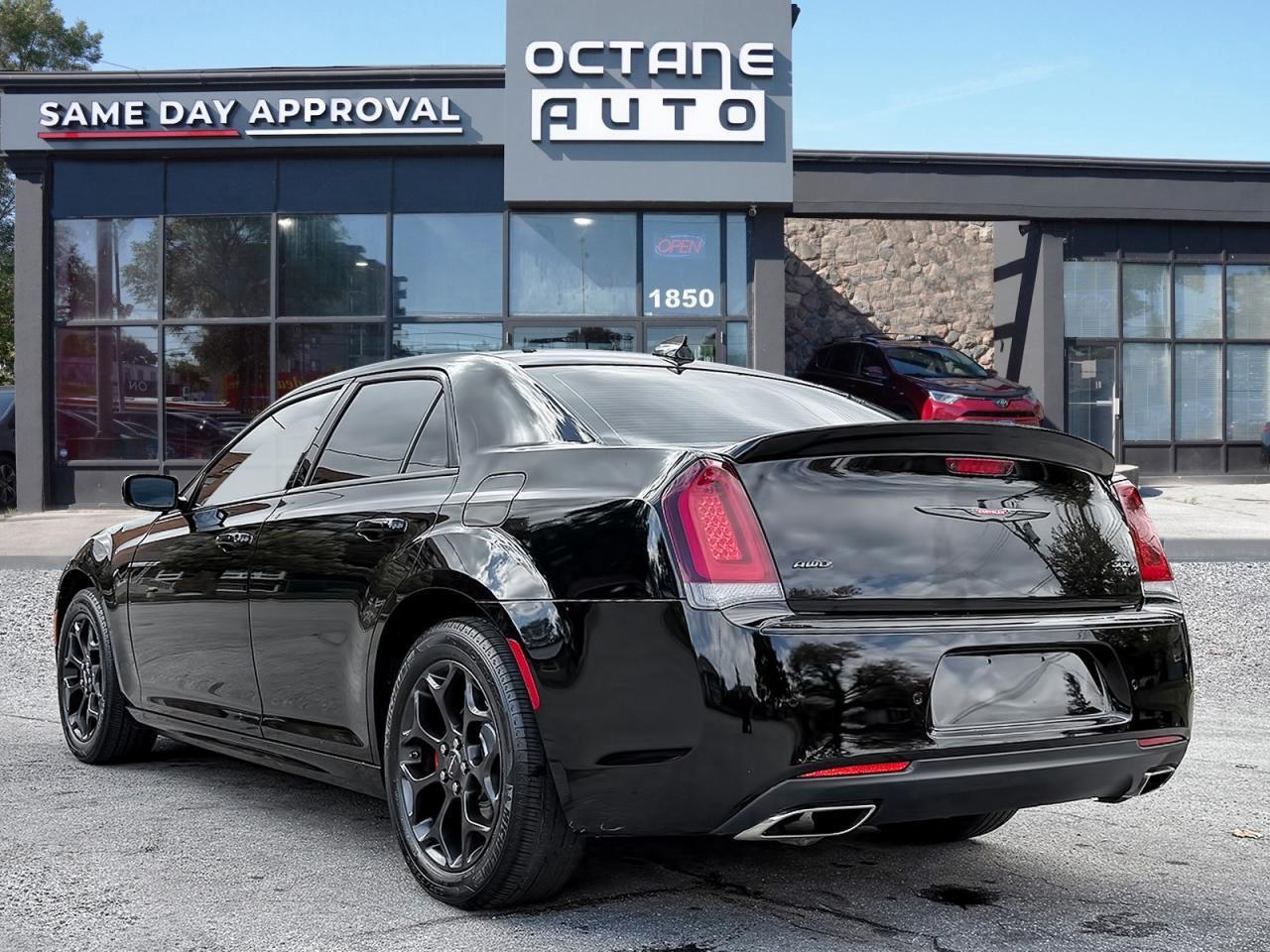 2022 Chrysler 300 300S AWD Photo3