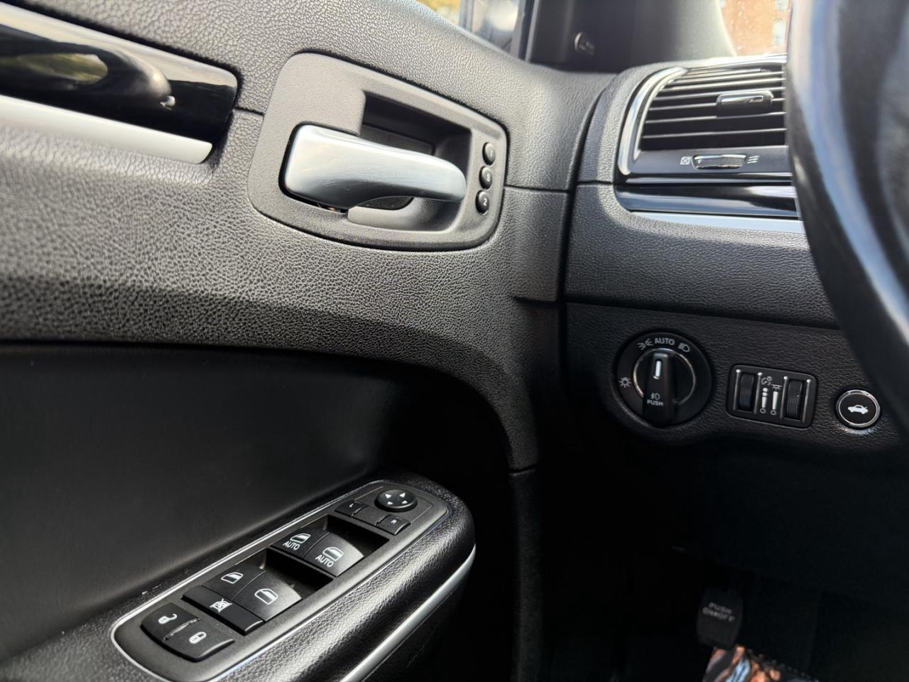 2022 Chrysler 300 300S AWD Photo