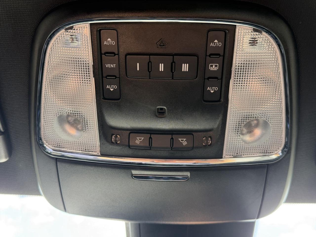 2022 Chrysler 300 300S AWD Photo