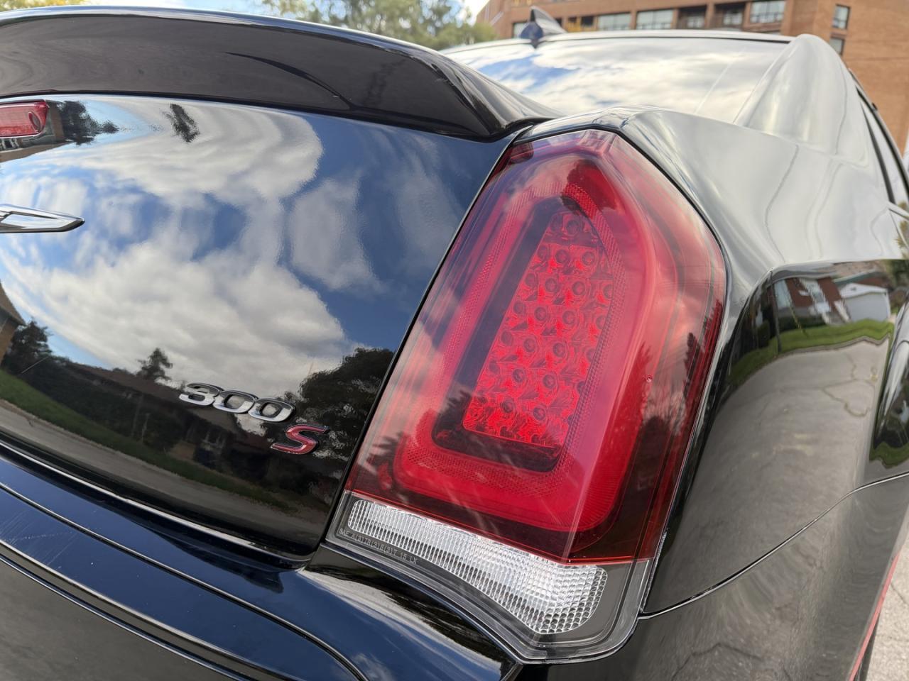 2022 Chrysler 300 300S AWD Photo