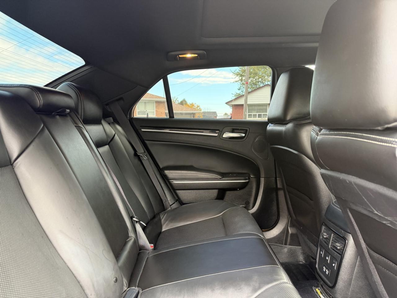 2022 Chrysler 300 300S AWD Photo