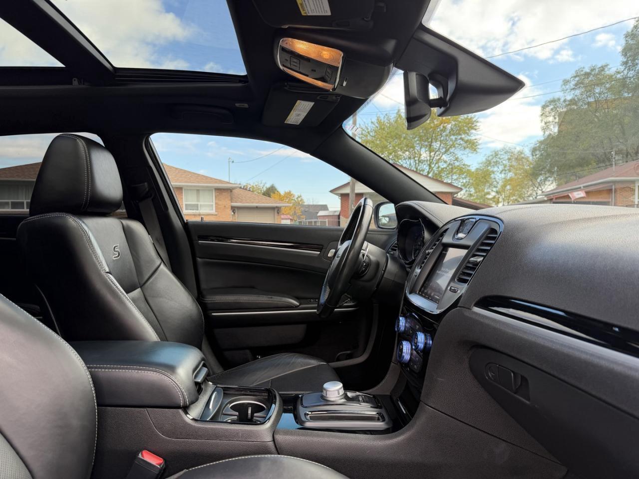 2022 Chrysler 300 300S AWD Photo