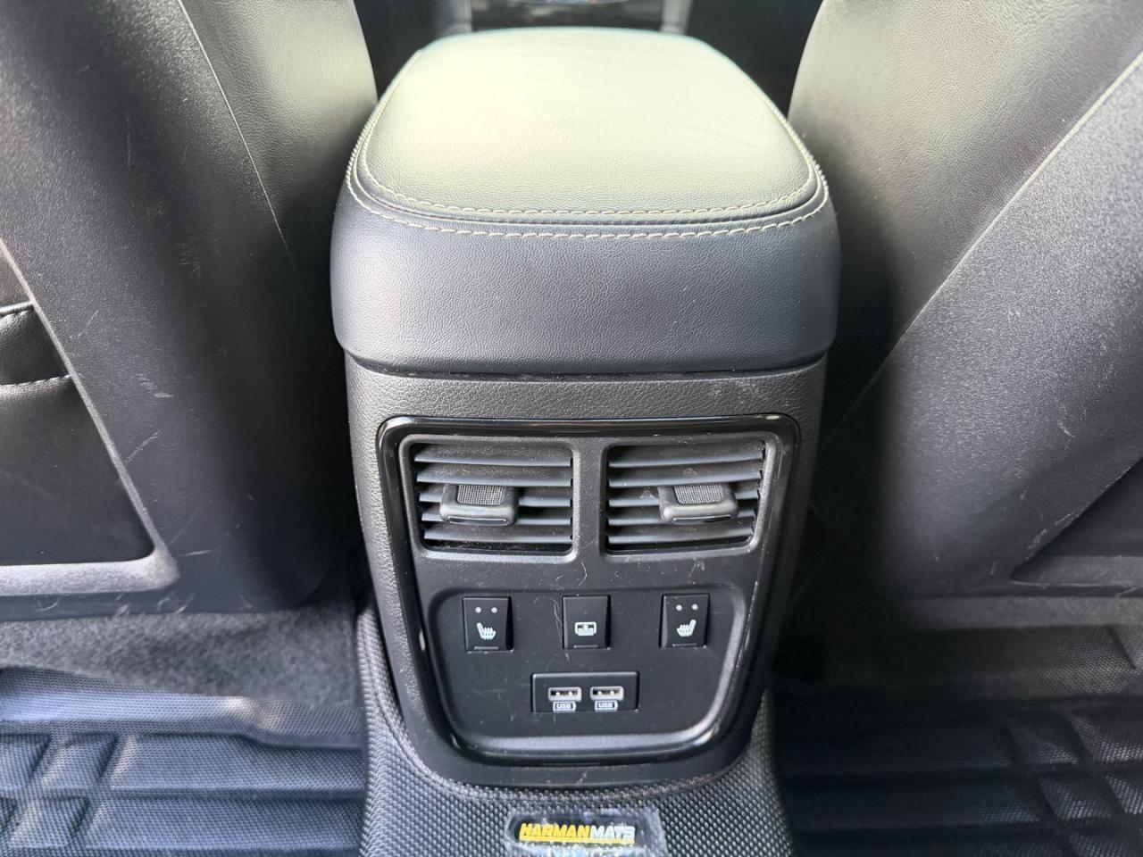 2022 Chrysler 300 300S AWD Photo