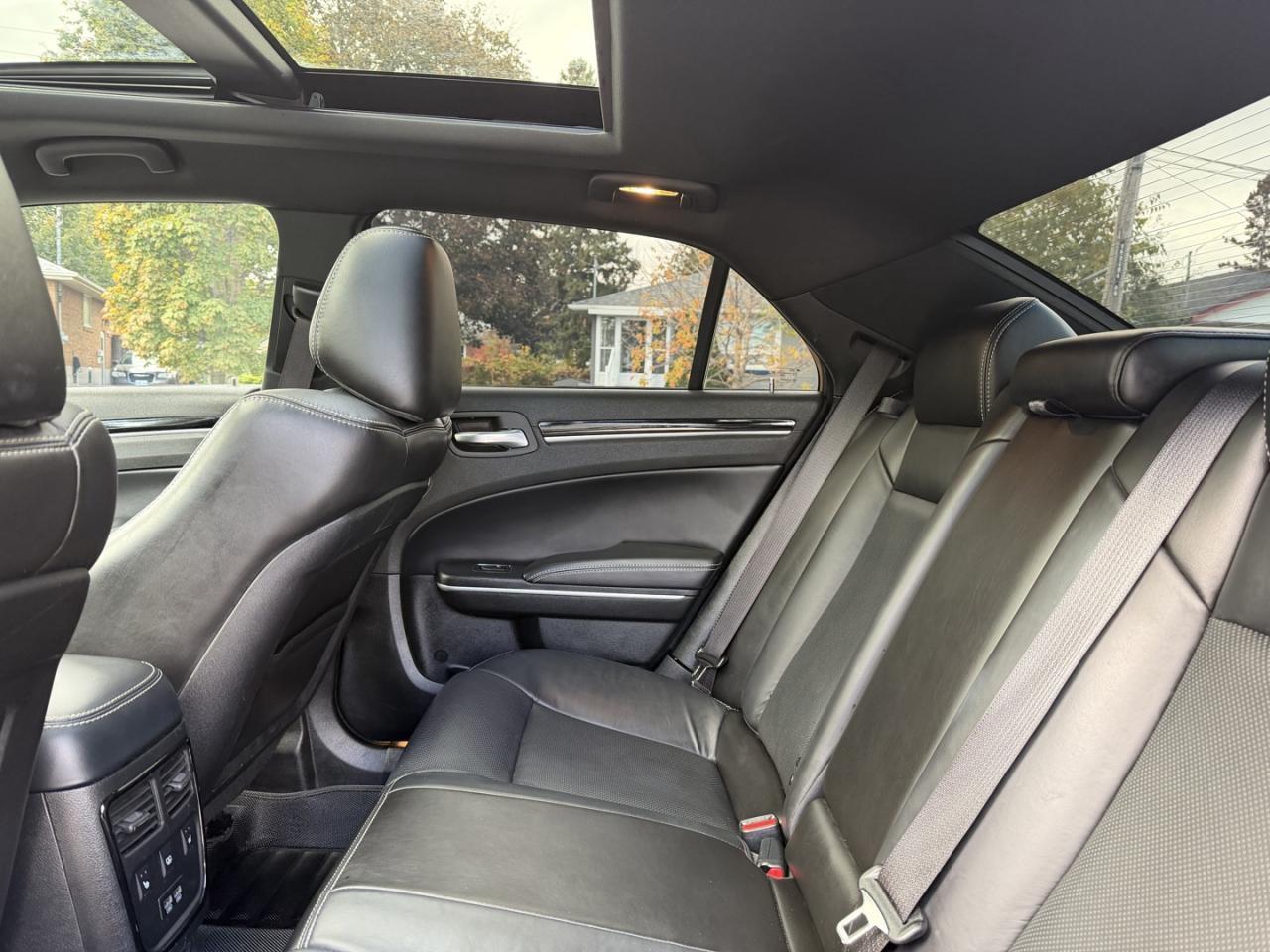 2022 Chrysler 300 300S AWD Photo