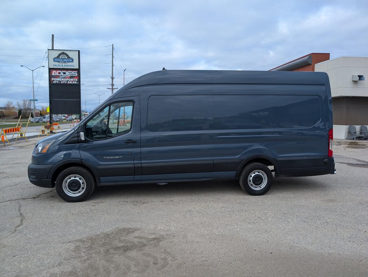 2020 Ford Transit Cargo Van T-250 High Roof | LOW KILOMETERS - Photo #8