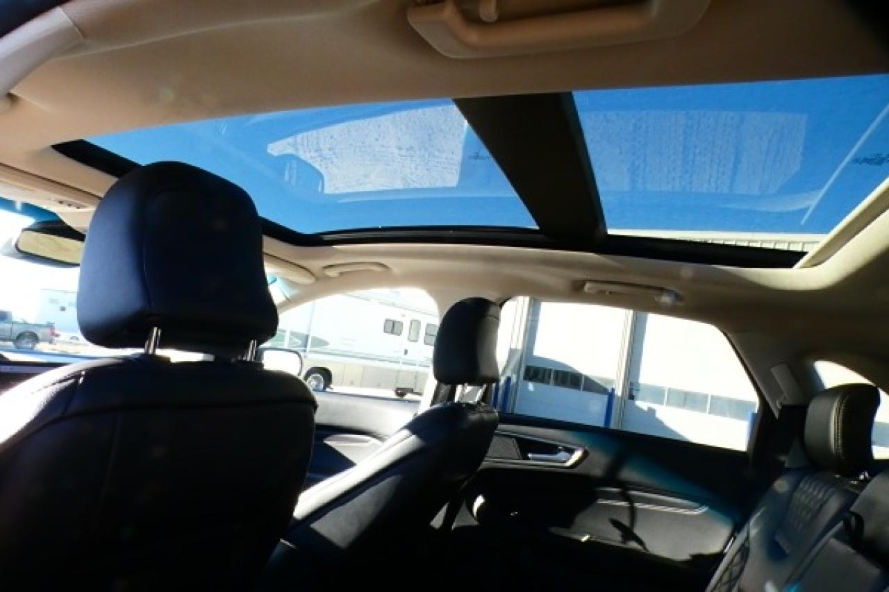 2024 Ford Edge Titanium AWD w/Htd Leather, pano S/R, BUC - Photo #16