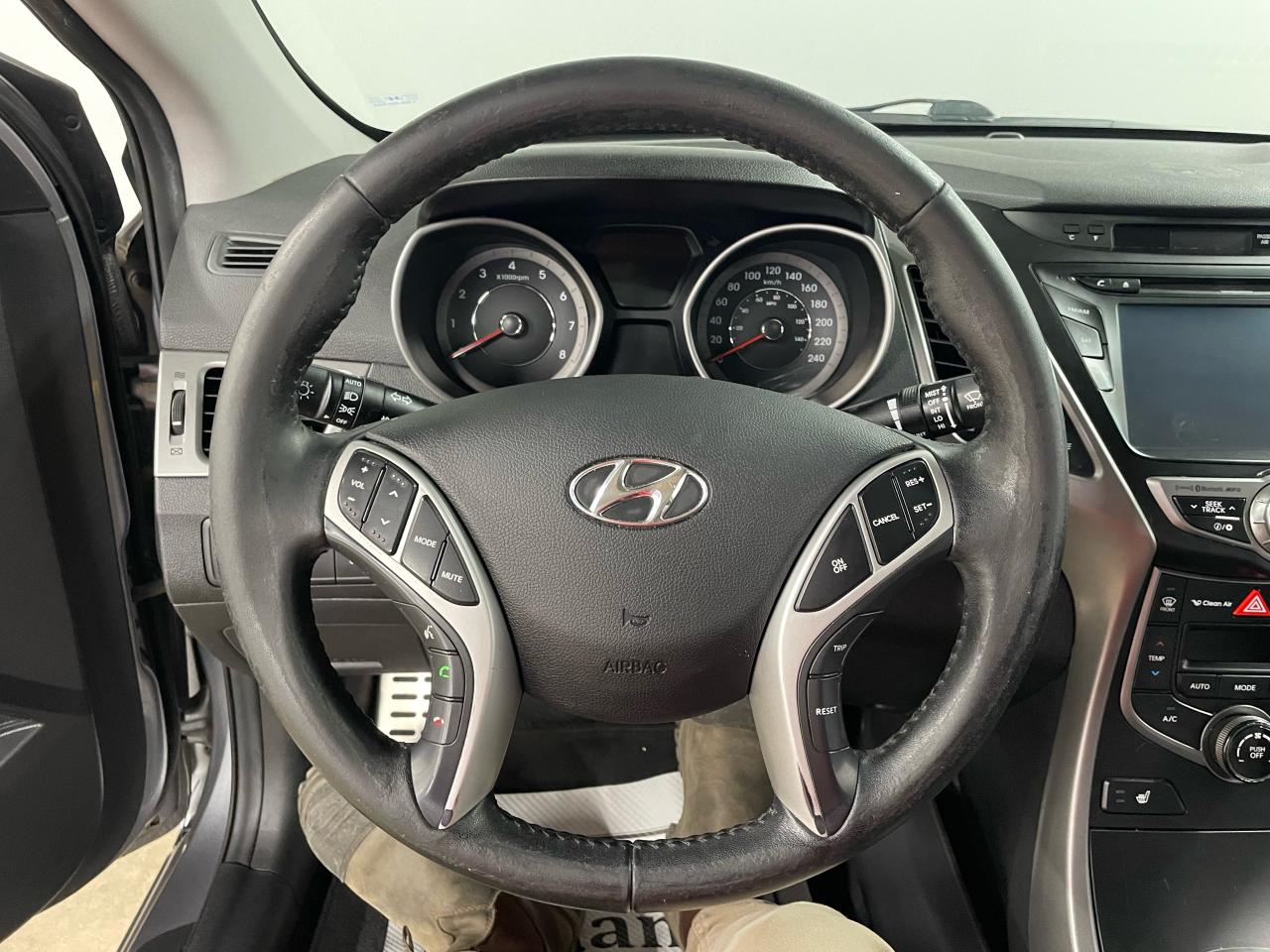 2014 Hyundai Elantra Coupe SE Photo16