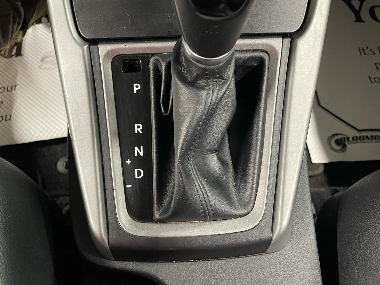 2014 Hyundai Elantra Coupe SE Photo9