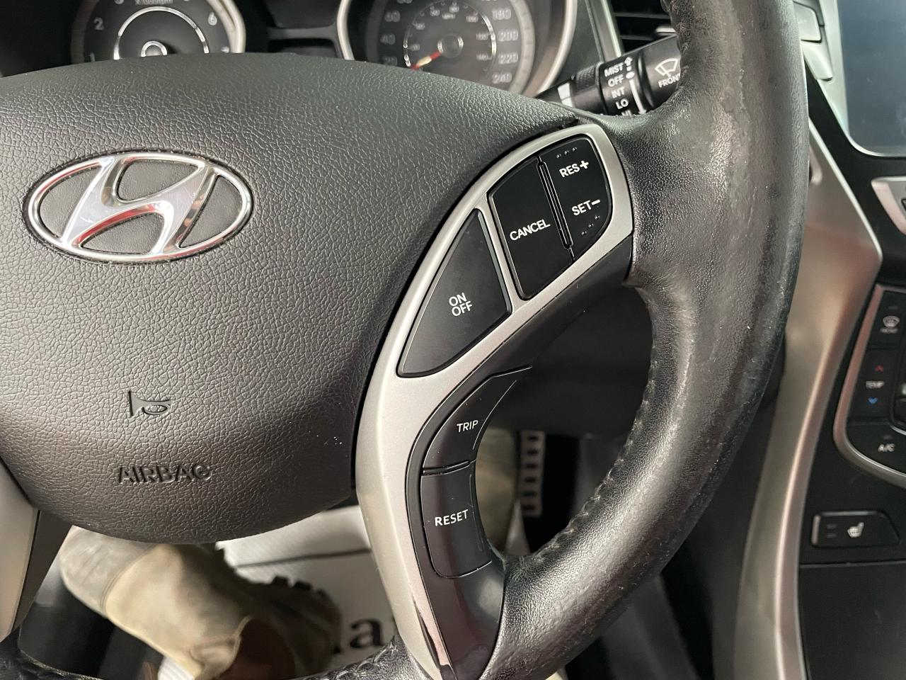 2014 Hyundai Elantra Coupe SE Photo15