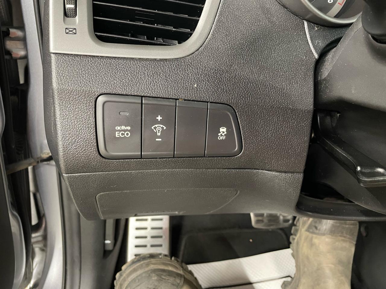 2014 Hyundai Elantra Coupe SE Photo13