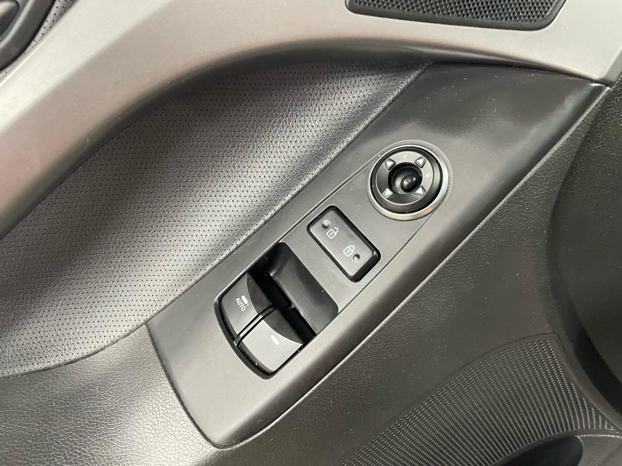 2014 Hyundai Elantra Coupe SE Photo12