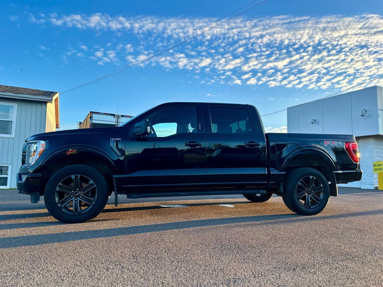 2022 Ford F-150 Supercrew XLT SUPERCREW W/ SPORT PACKAGE OFF LEASE Photo3
