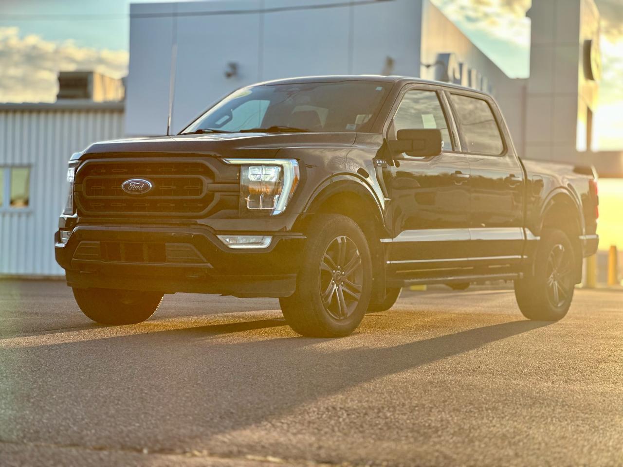 2022 Ford F-150 Supercrew XLT SUPERCREW W/ SPORT PACKAGE OFF LEASE Photo