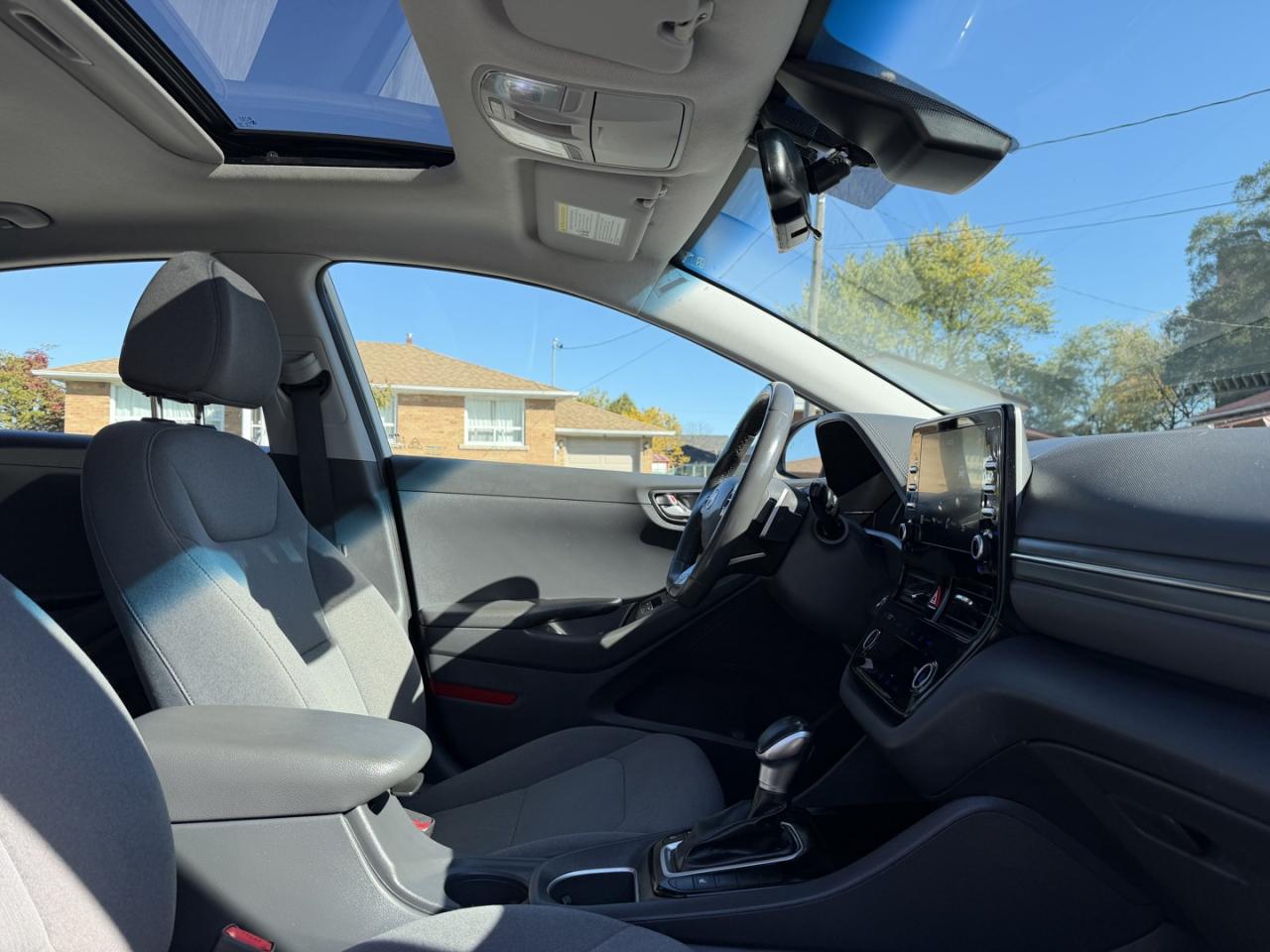 2022 Hyundai Ioniq Hybrid Preferred - Photo #8