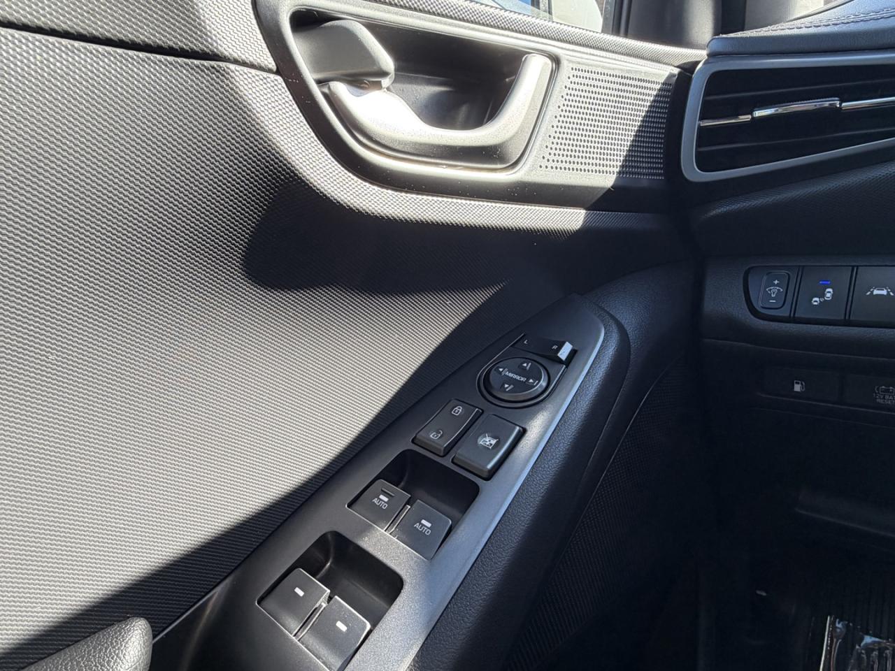 2022 Hyundai Ioniq Hybrid Preferred - Photo #21