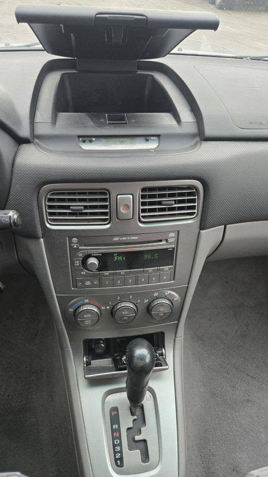 2004 Subaru Forester XS - Photo #10