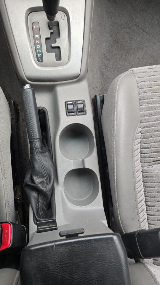 2004 Subaru Forester XS - Photo #11