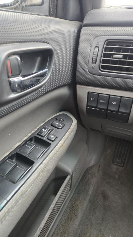 2004 Subaru Forester XS - Photo #8