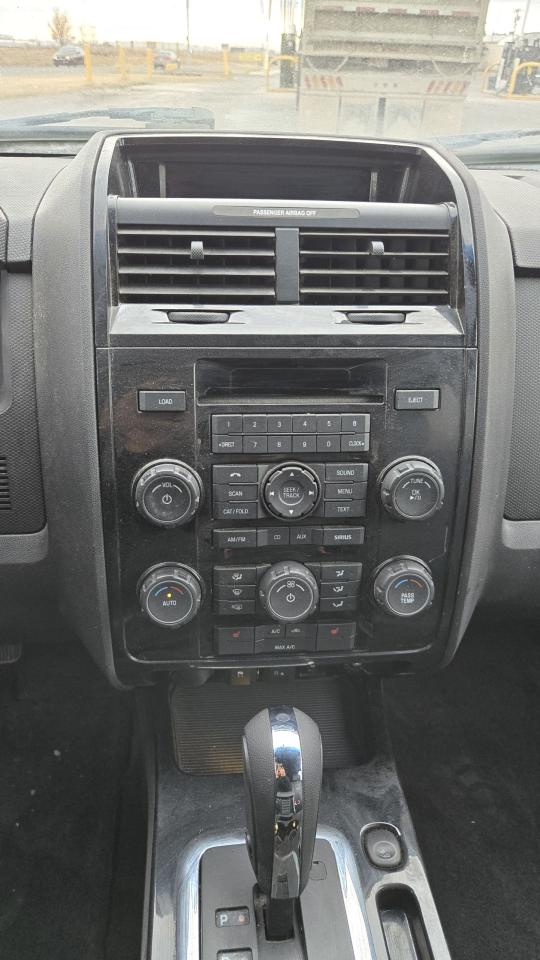 2009 Ford Escape Limited - Photo #11