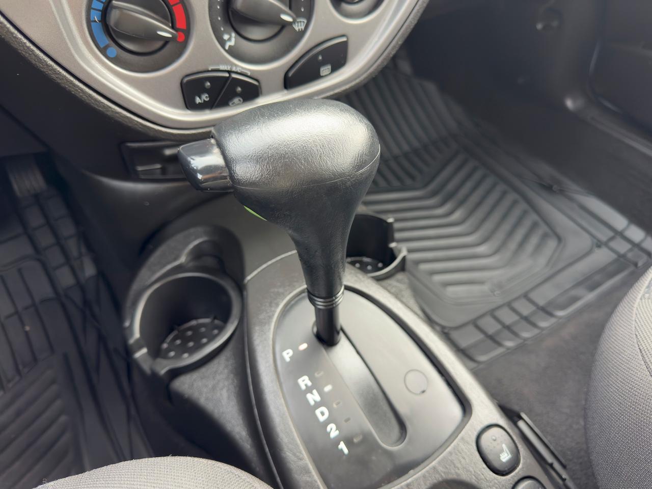 2005 Ford Focus SES FINANCING AVAILABLE Photo12