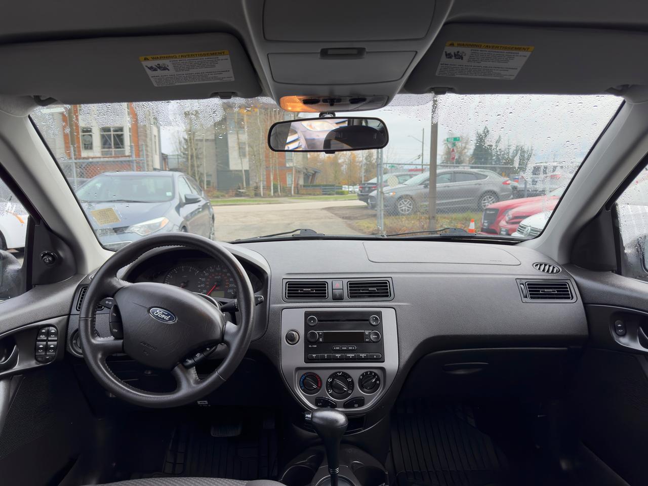 2005 Ford Focus SES FINANCING AVAILABLE Photo10