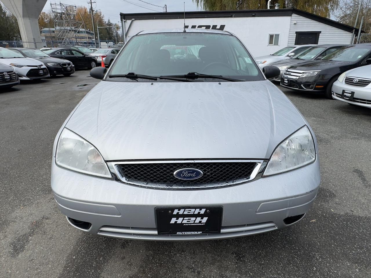 2005 Ford Focus SES FINANCING AVAILABLE Photo2