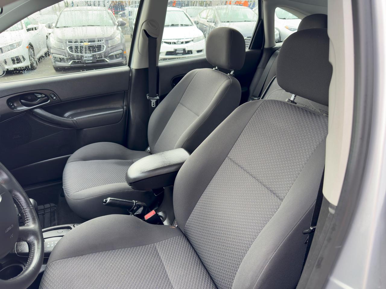 2005 Ford Focus SES FINANCING AVAILABLE Photo9