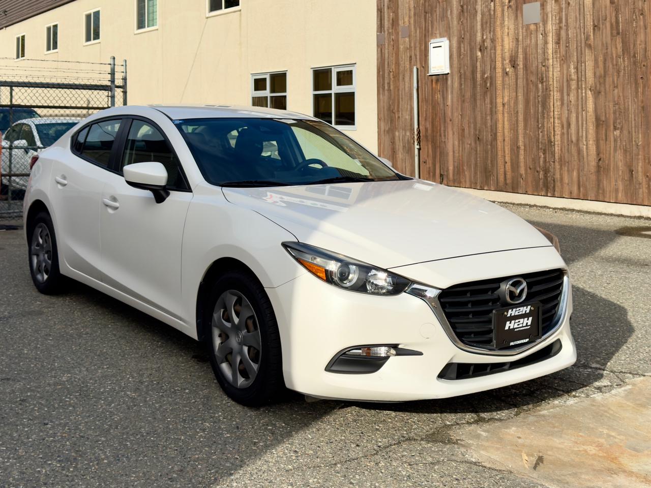 2018 Mazda MAZDA3 GX FINANCING AVAILABLE Photo3