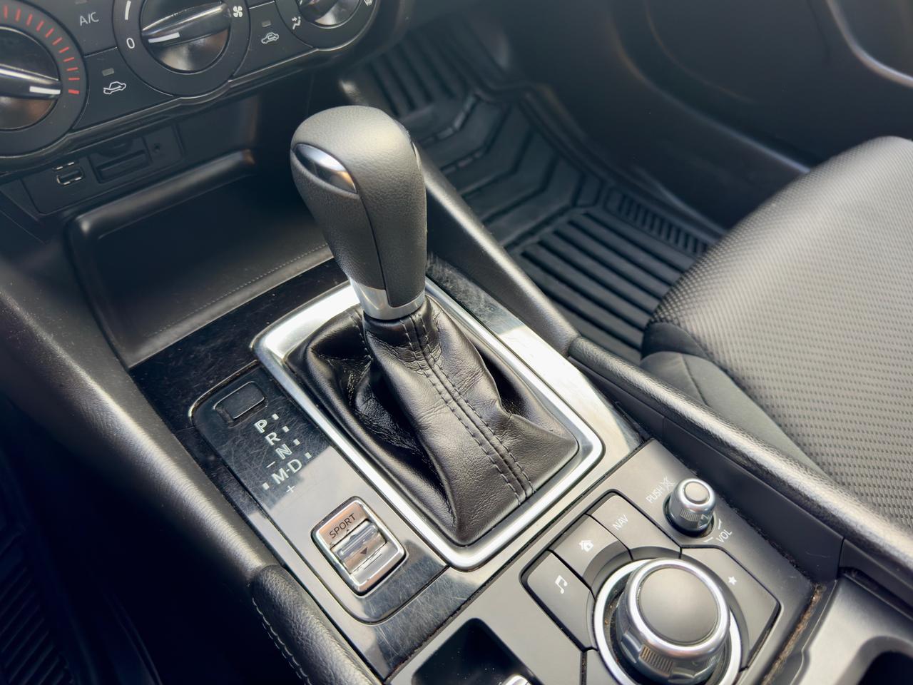 2018 Mazda MAZDA3 GX FINANCING AVAILABLE Photo13
