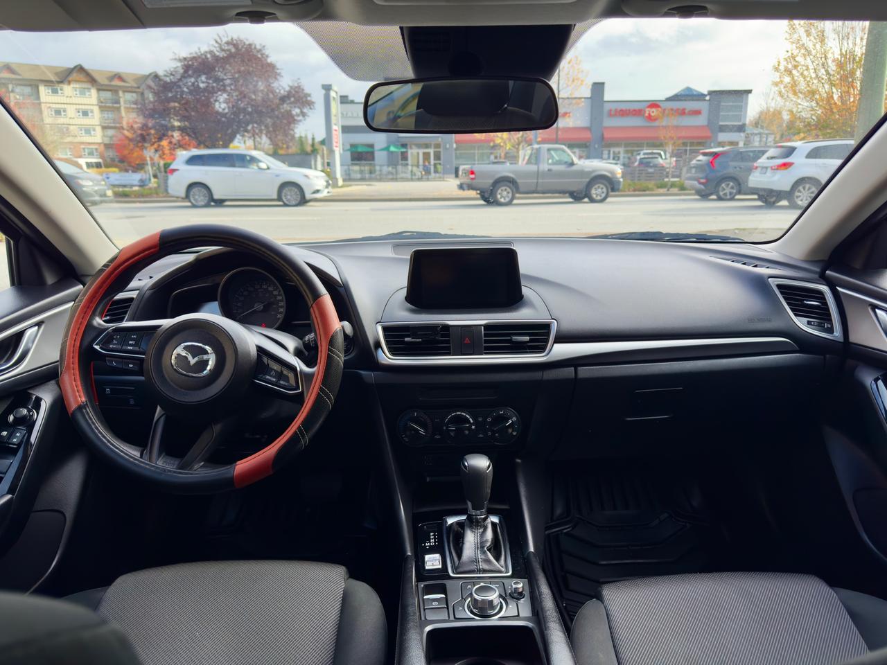 2018 Mazda MAZDA3 GX FINANCING AVAILABLE Photo10